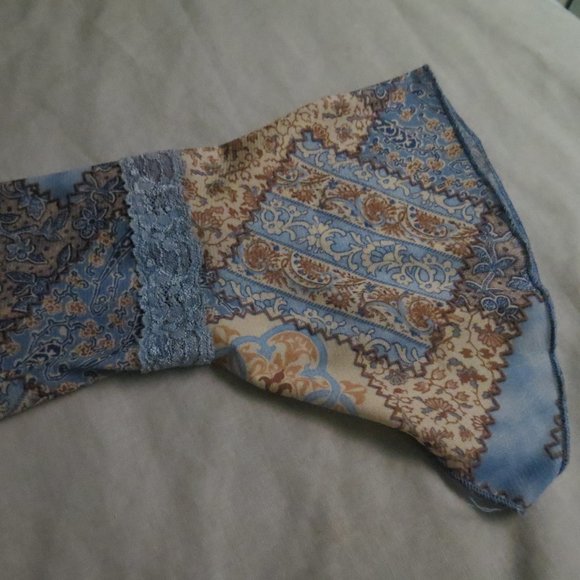 Patterned Flowy Blouse - Picture 3 of 8